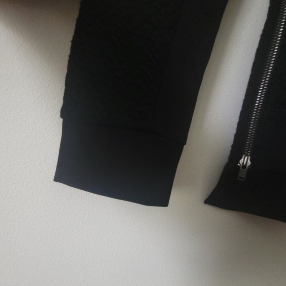 Theory Black Textured V-neck Side Zip Sweater Size Small - Picture 4 of 10